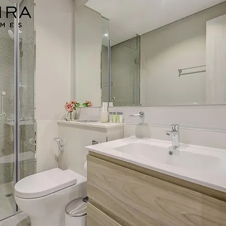 Mira Holiday Homes - Serviced Apartment In Zada Tower دبي المظهر الخارجي الصورة